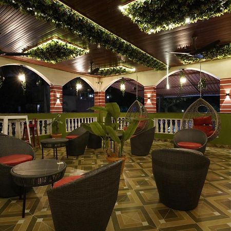 Palm Springs Beach Resort - Gorai ムンバイ エクステリア 写真