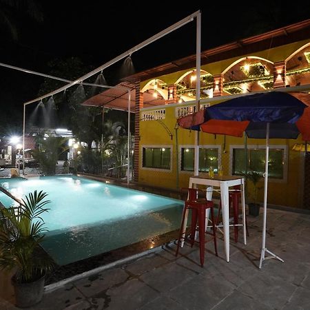 Palm Springs Beach Resort - Gorai ムンバイ エクステリア 写真