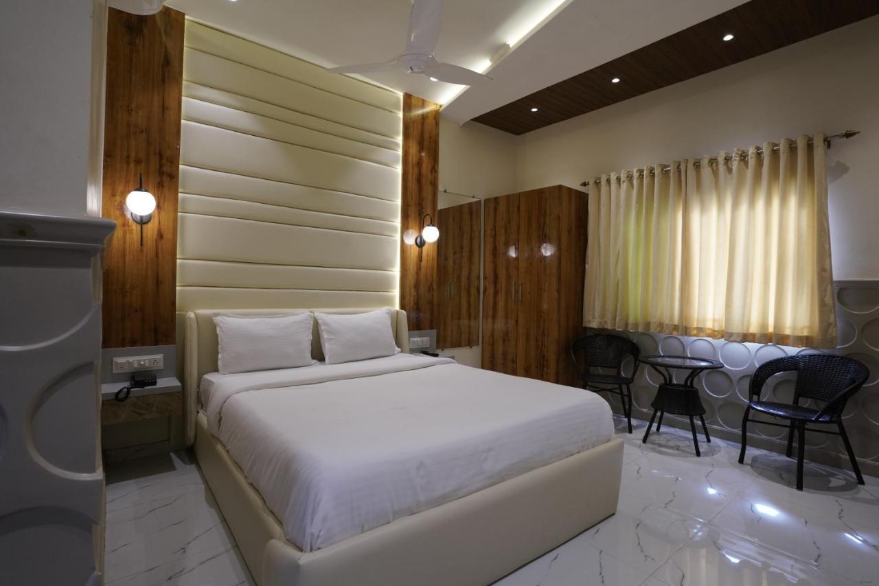 Palm Springs Beach Resort - Gorai ムンバイ エクステリア 写真