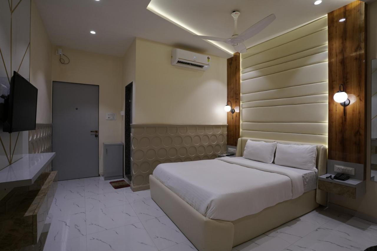 Palm Springs Beach Resort - Gorai ムンバイ エクステリア 写真